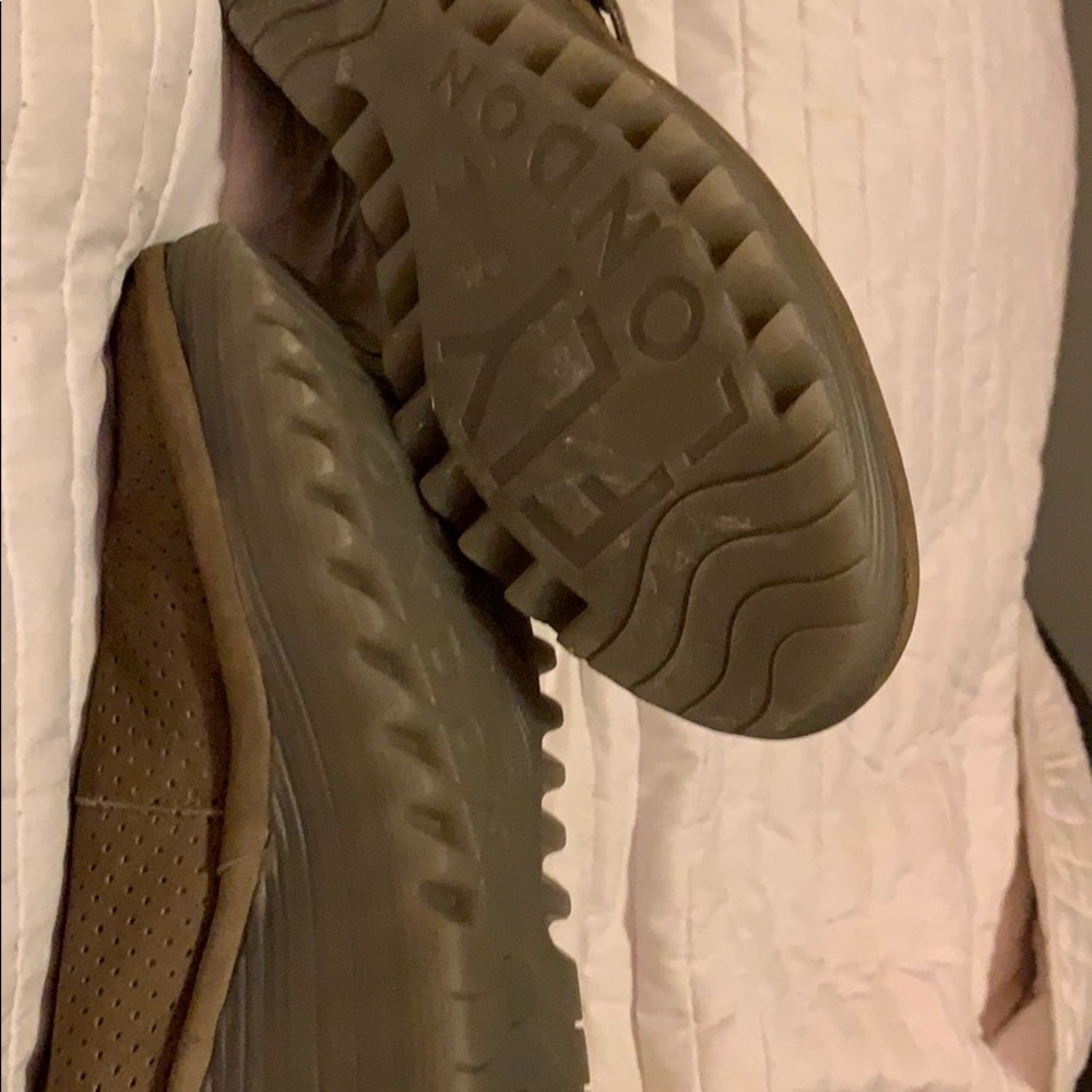 Shoes - Picture 3 of 8